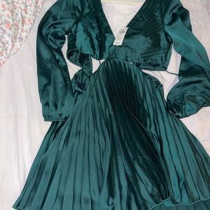 Abercrombie Emerald Green Pleated Long-Sleeve Dress